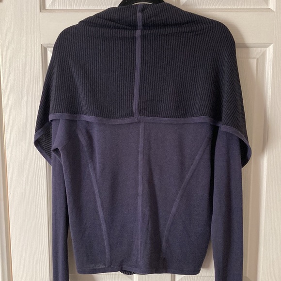Lululemon Iconic Sweater Wrap Blue/Black Med or Large - Picture 5 of 11